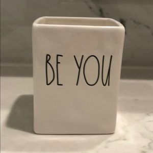 Far Dunn tooth brush / brushes/ pen pencil holder